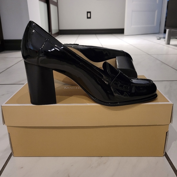MICHAEL Michael Kors Shoes - Heels Michael Kors size 7.5 black